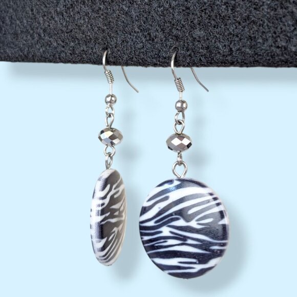 (2/$20) Dangling Zebra Print Earrings - Picture 3 of 4